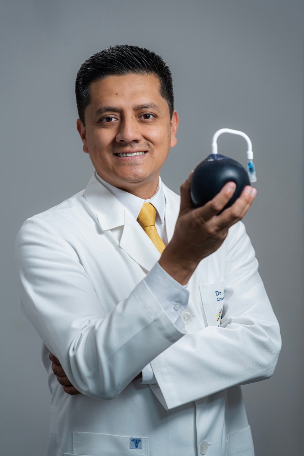 Dr. Jorge Salazar con balón gástrico